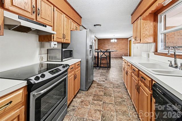 238 Lakeview Drive, Blacksburg, SC 29702