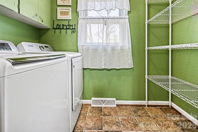 238 Lakeview Drive, Blacksburg, SC 29702