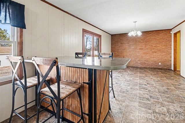 238 Lakeview Drive, Blacksburg, SC 29702