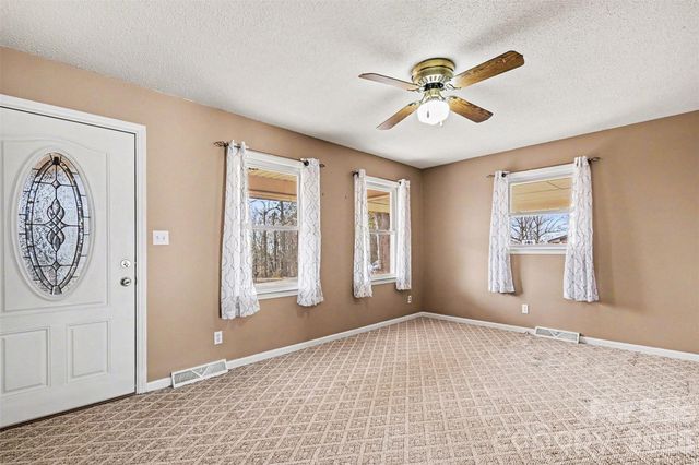 238 Lakeview Drive, Blacksburg, SC 29702