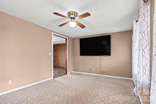 238 Lakeview Drive, Blacksburg, SC 29702