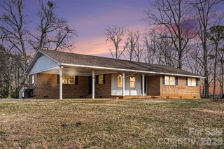 238 Lakeview Drive, Blacksburg, SC 29702