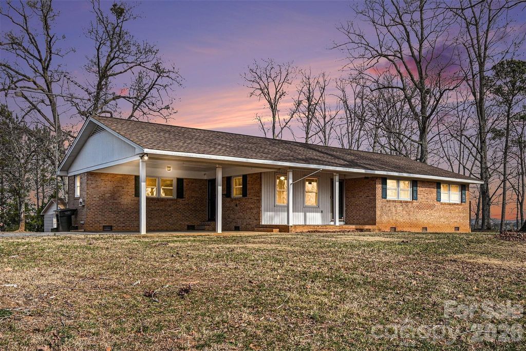 238 Lakeview Drive, Blacksburg, SC 29702