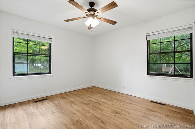 20000 S 280 Road, Morris, OK 74445