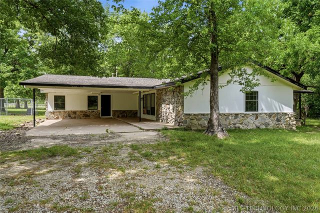 20000 S 280 Road, Morris, OK 74445