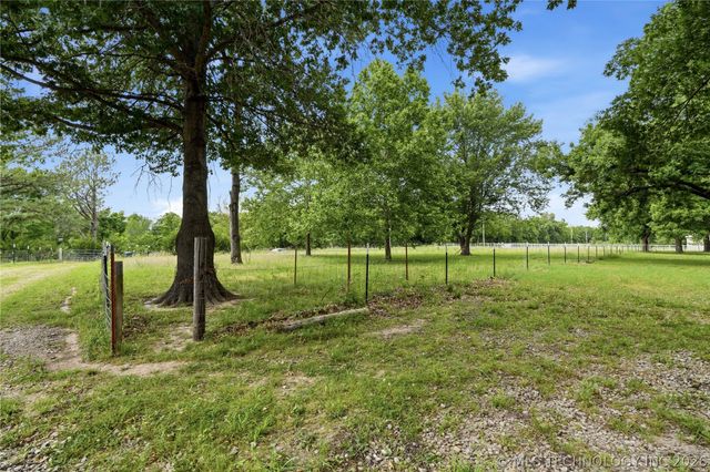 20000 S 280 Road, Morris, OK 74445
