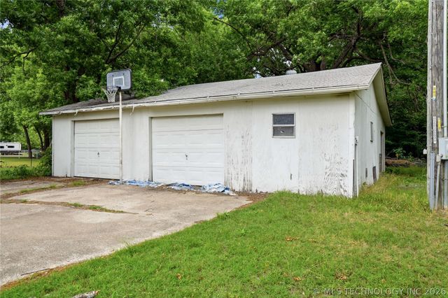 20000 S 280 Road, Morris, OK 74445