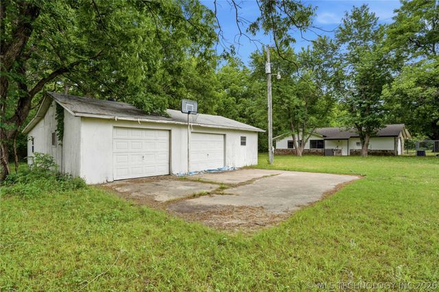 20000 S 280 Road, Morris, OK 74445