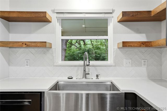 20000 S 280 Road, Morris, OK 74445