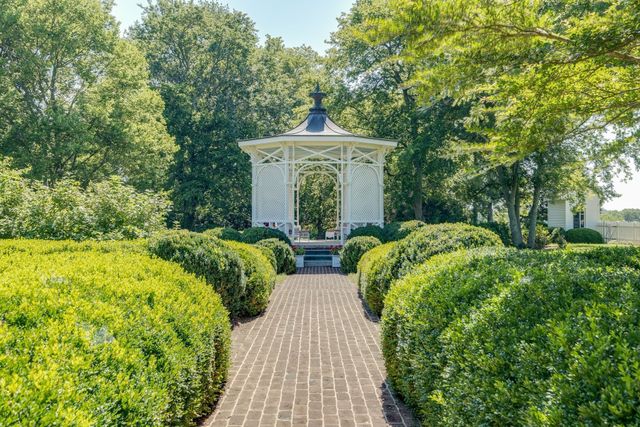 1711 Old Hillsboro Rd, Franklin, TN 37069