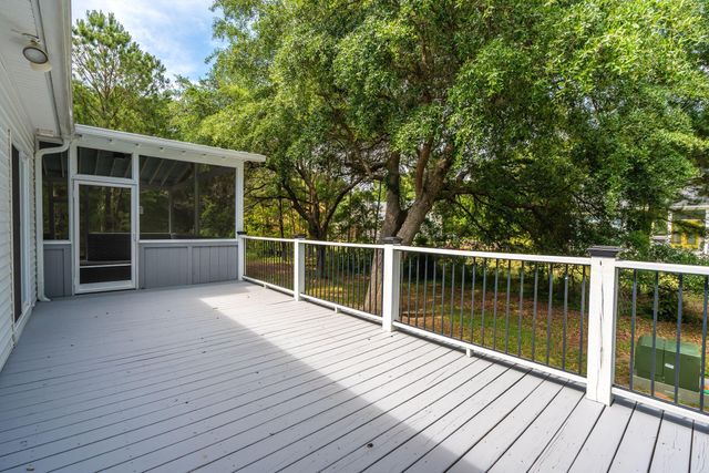 958 Beehive Road, Mount Pleasant, SC 29429