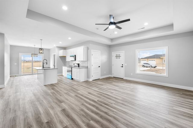 1150 Vista Sur Dr, Salina, KS 67401