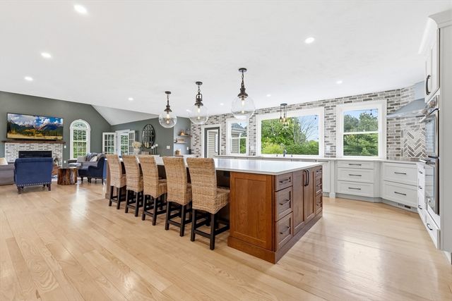 65 Rhodes St, Plainville, MA 02762