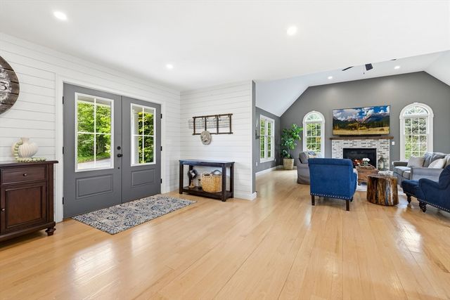 65 Rhodes St, Plainville, MA 02762
