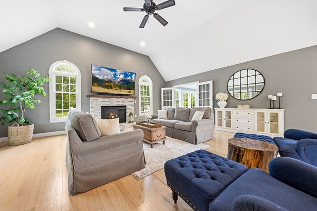 65 Rhodes St, Plainville, MA 02762