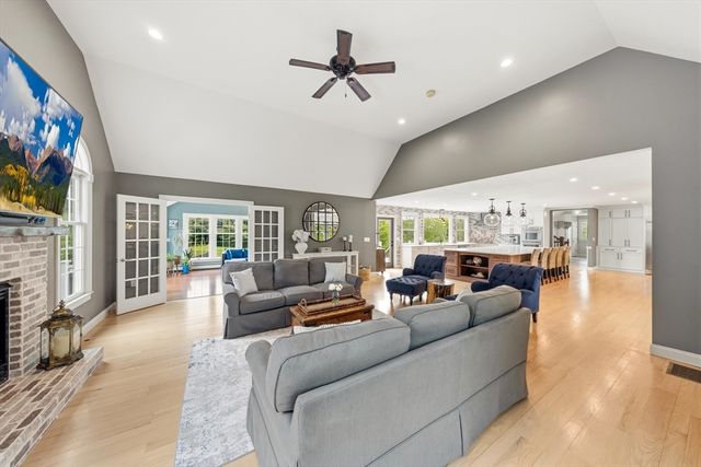 65 Rhodes St, Plainville, MA 02762