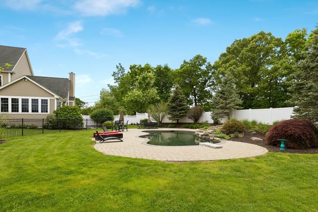 65 Rhodes St, Plainville, MA 02762