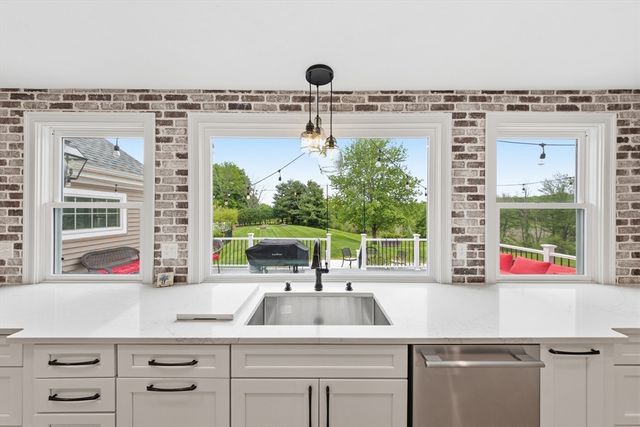 65 Rhodes St, Plainville, MA 02762