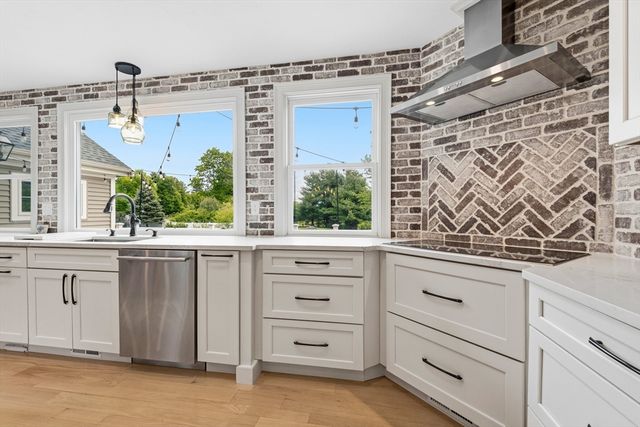 65 Rhodes St, Plainville, MA 02762