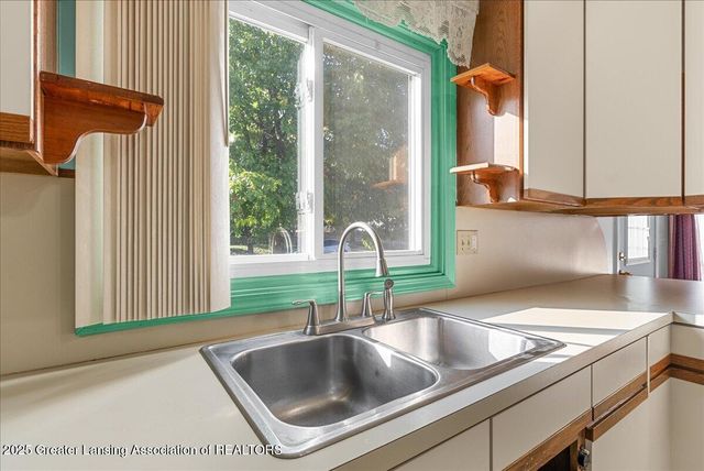 4407 Burchfield Avenue, Lansing, MI 48910