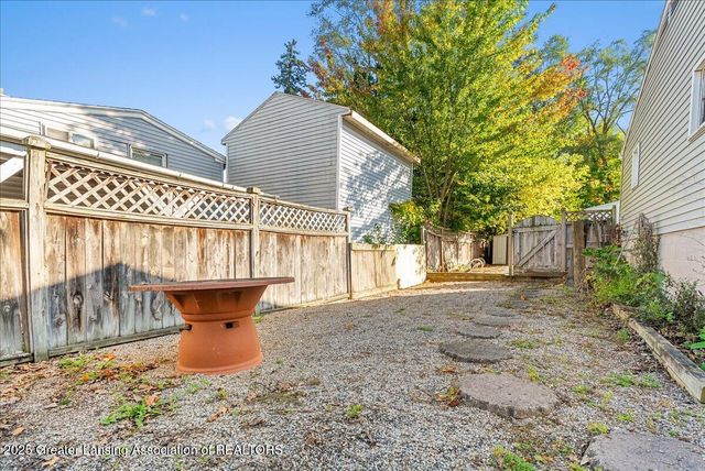 4407 Burchfield Avenue, Lansing, MI 48910