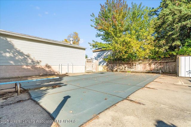 4407 Burchfield Avenue, Lansing, MI 48910