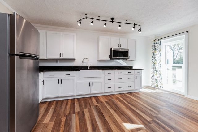 10112 Old Highway 46, Bon Aqua, TN 37025