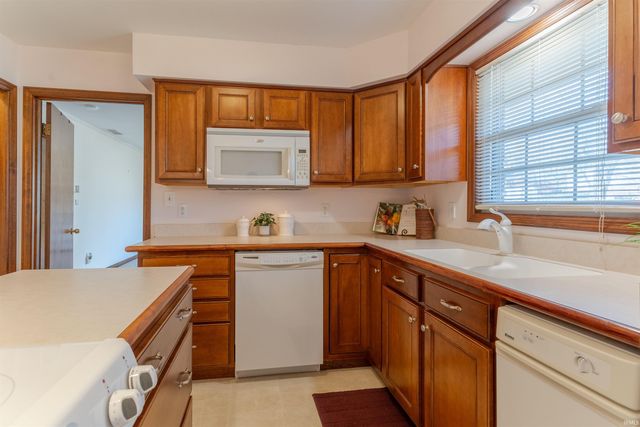 7688 Meadow Lane, Newburgh, IN 47630