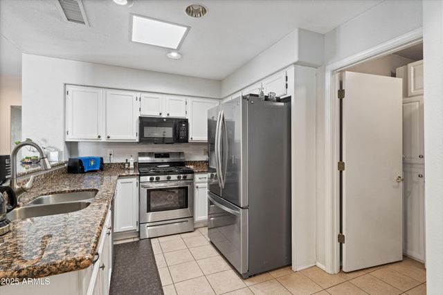 16182 W VISTA NORTH Drive, Sun City West, AZ 85375