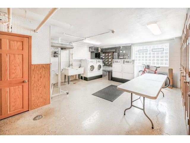 401 Ridgewood Avenue 104, Minneapolis, MN 55403