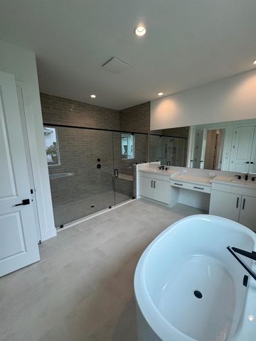 279 SE Calmo Circle, Port St. Lucie, FL 34984