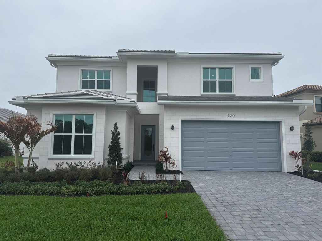 279 SE Calmo Circle, Port St. Lucie, FL 34984