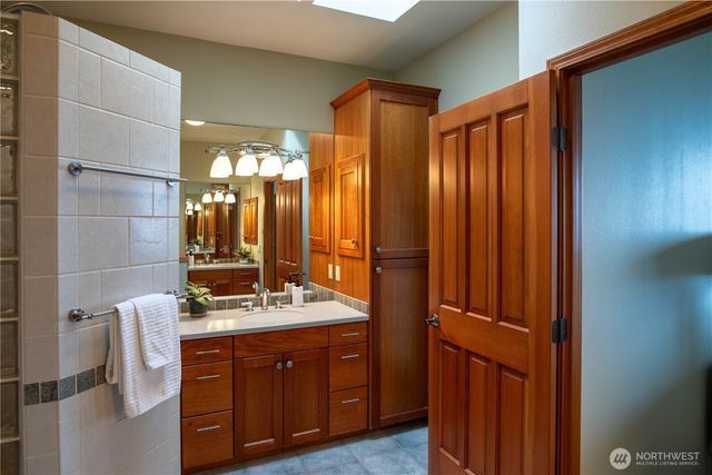 975 E Simmons Road, Port Angeles, WA 98362