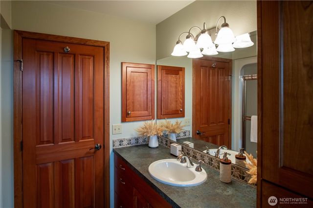 975 E Simmons Road, Port Angeles, WA 98362