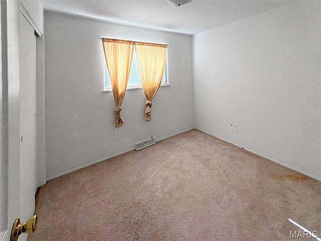 2325 Pheasant Drive, St Louis, MO 63031