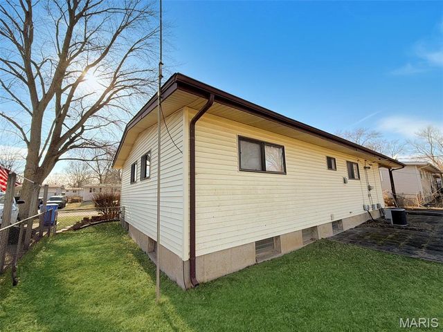 2325 Pheasant Drive, St Louis, MO 63031