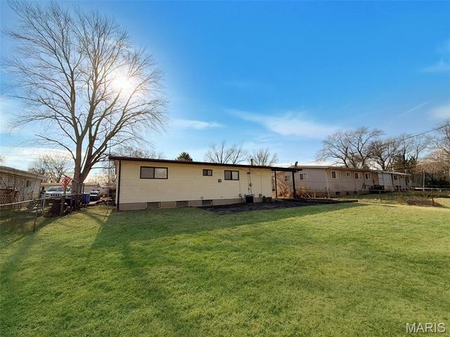 2325 Pheasant Drive, St Louis, MO 63031