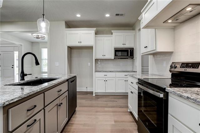 16965 S Brentwood Street, Olathe, KS 66062