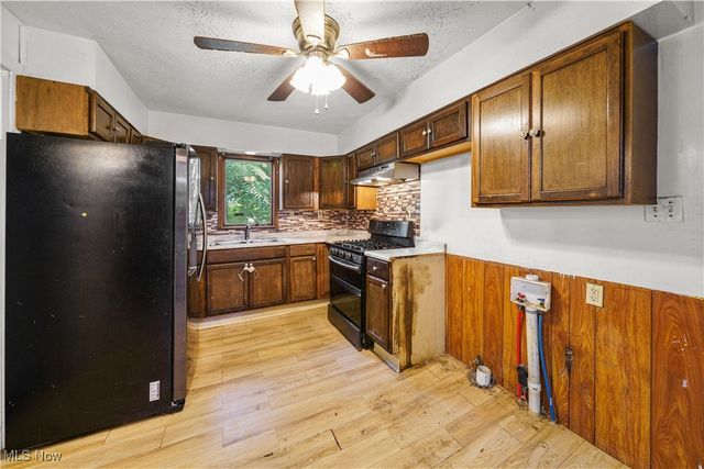 1024 W 54th Street, Ashtabula, OH 44004