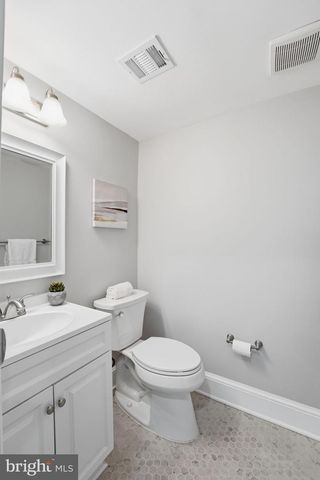 7803 FIELDCREST CT, Falls Church, VA 22042