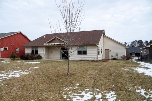 2065 Michael Lane, River Falls, WI 54022