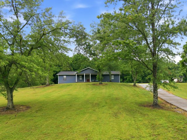 615 Rogues Fork Rd, Bethpage, TN 37022