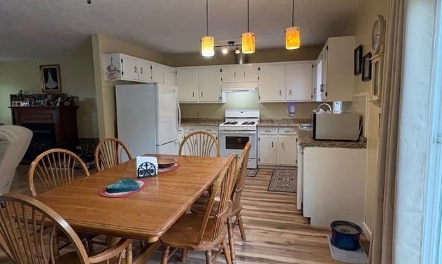 615 Rogues Fork Rd, Bethpage, TN 37022