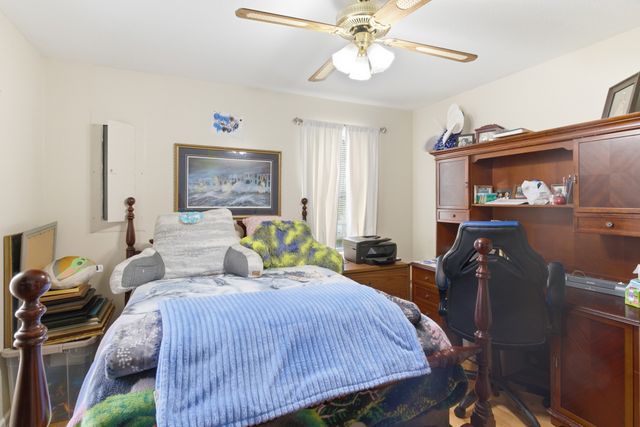 615 Rogues Fork Rd, Bethpage, TN 37022