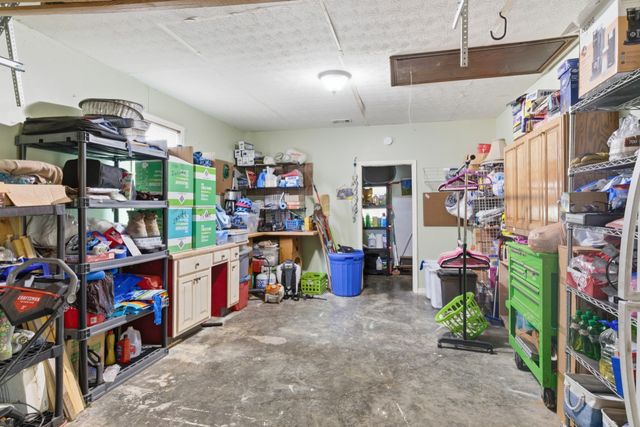 615 Rogues Fork Rd, Bethpage, TN 37022