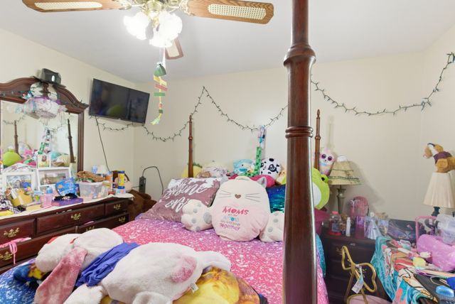 615 Rogues Fork Rd, Bethpage, TN 37022
