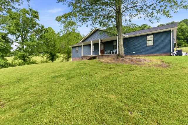 615 Rogues Fork Rd, Bethpage, TN 37022