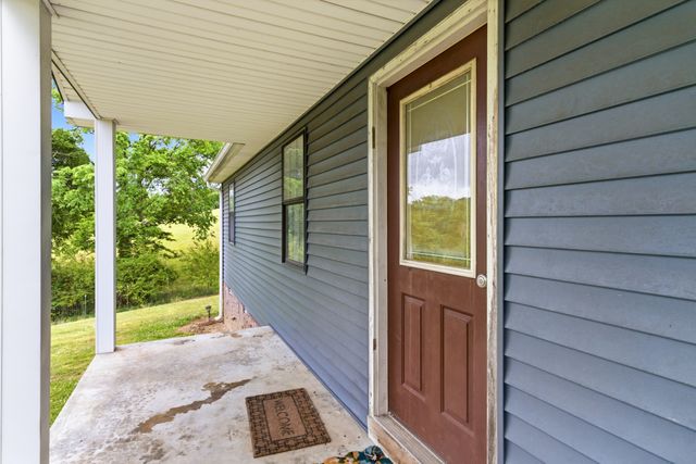 615 Rogues Fork Rd, Bethpage, TN 37022
