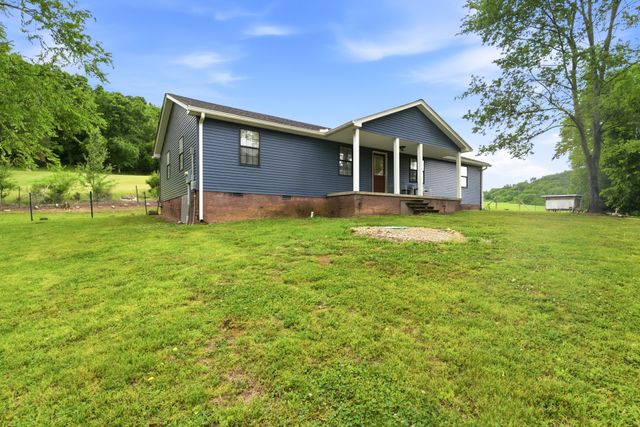 615 Rogues Fork Rd, Bethpage, TN 37022