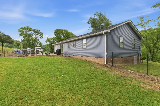 615 Rogues Fork Rd, Bethpage, TN 37022